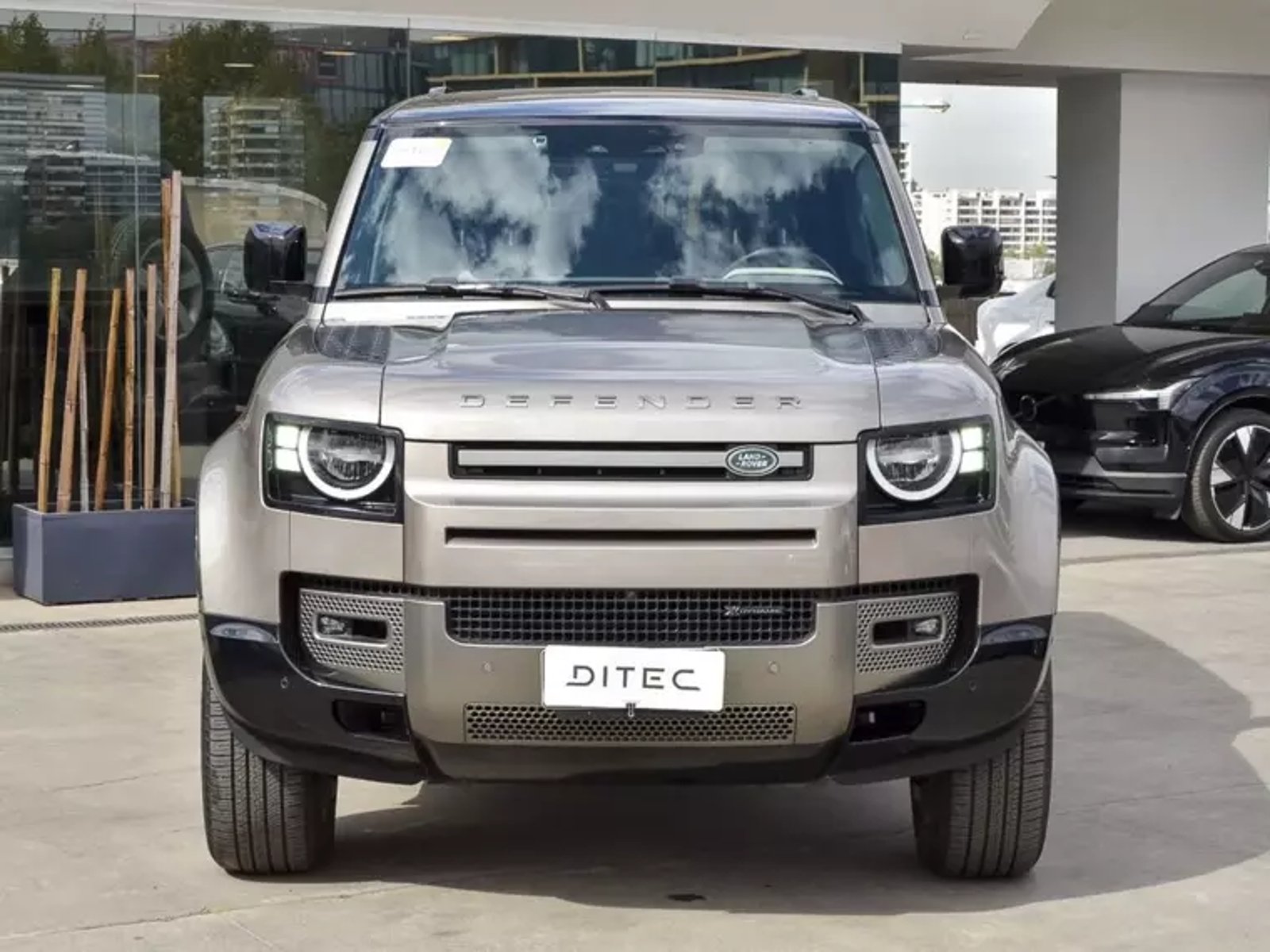 Land Rover Defender 3.0 110 X-dynamic S Diesel 4x4 300hp At 5p 2024 - Imagen 3 de 10