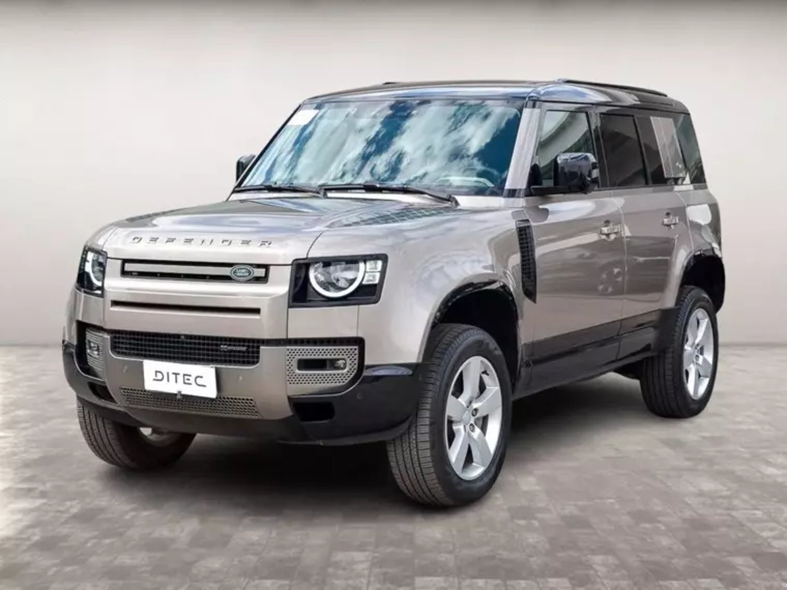 Land Rover Defender 2024