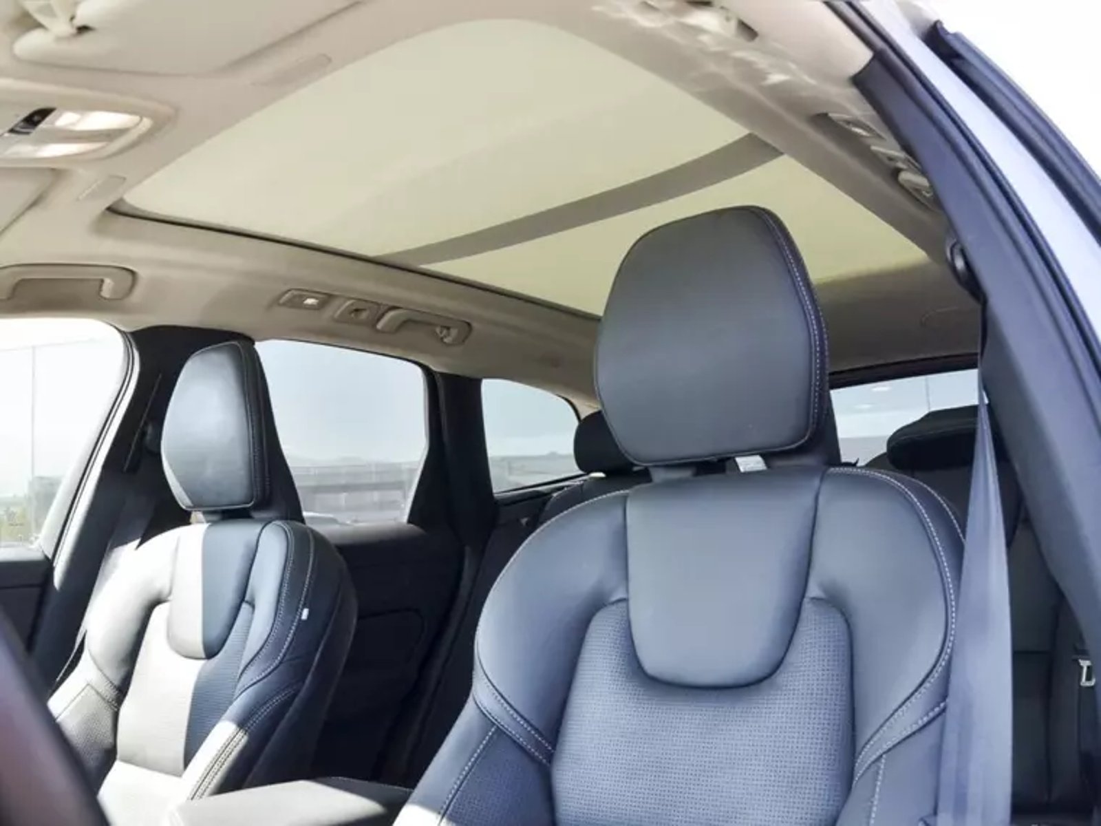 Volvo Xc60 2.0 B5 Plus At 4x4 Hibrido 2025 - Imagen 9 de 12