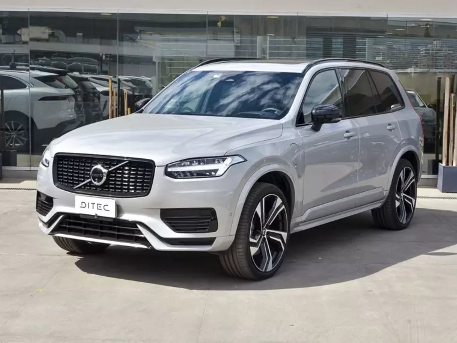 Volvo Xc90 2.0 T8 Core Hibrido Awd At 5p 2025 - Foto 2 de 10