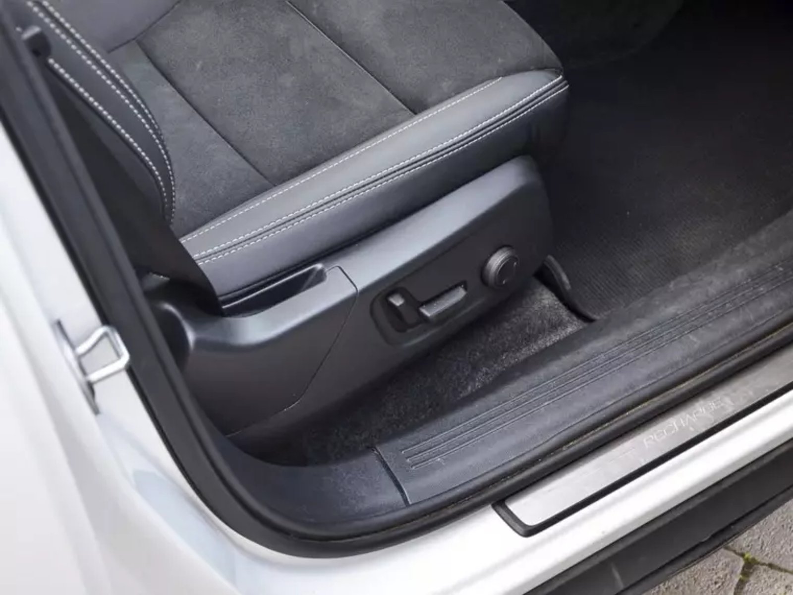 Volvo Xc40 P6 Recharge 2024 - Imagen 8 de 20