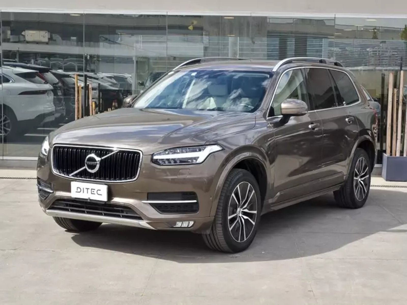Volvo Xc90 2.0 D5 Momentum Diesel Awd At 5p 2017 - Foto 2 de 9