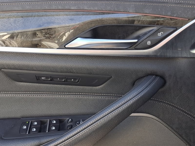 BMW 530 E Luxury 2024 - Imagen 14 de 20