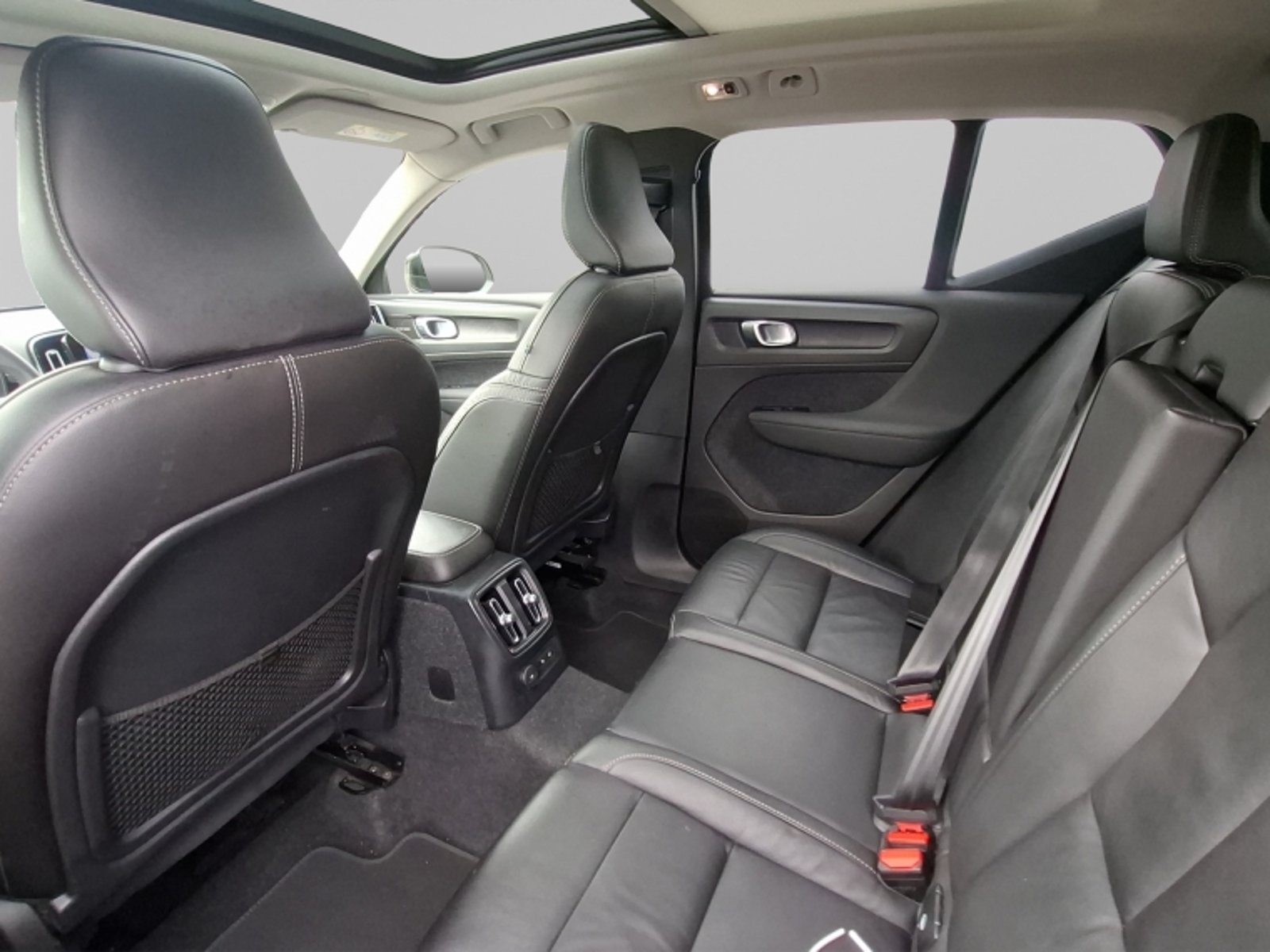 Volvo Xc40 T5 Hybrid R Design 1.5 Aut 2023 - Imagen 15 de 20