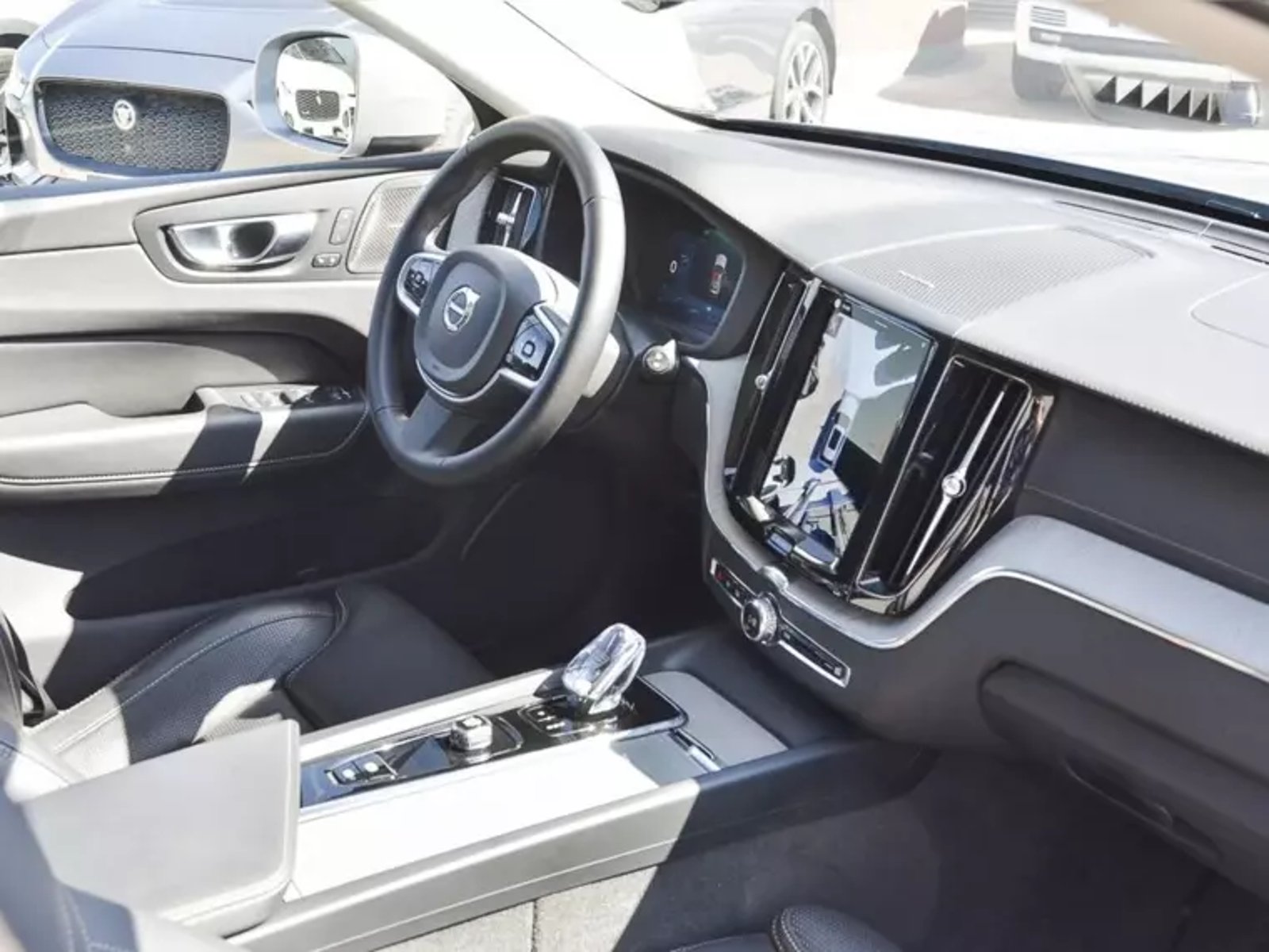 Volvo Xc60 2.0 B5 Plus At 4x4 Hibrido 2025 - Foto 5 de 12