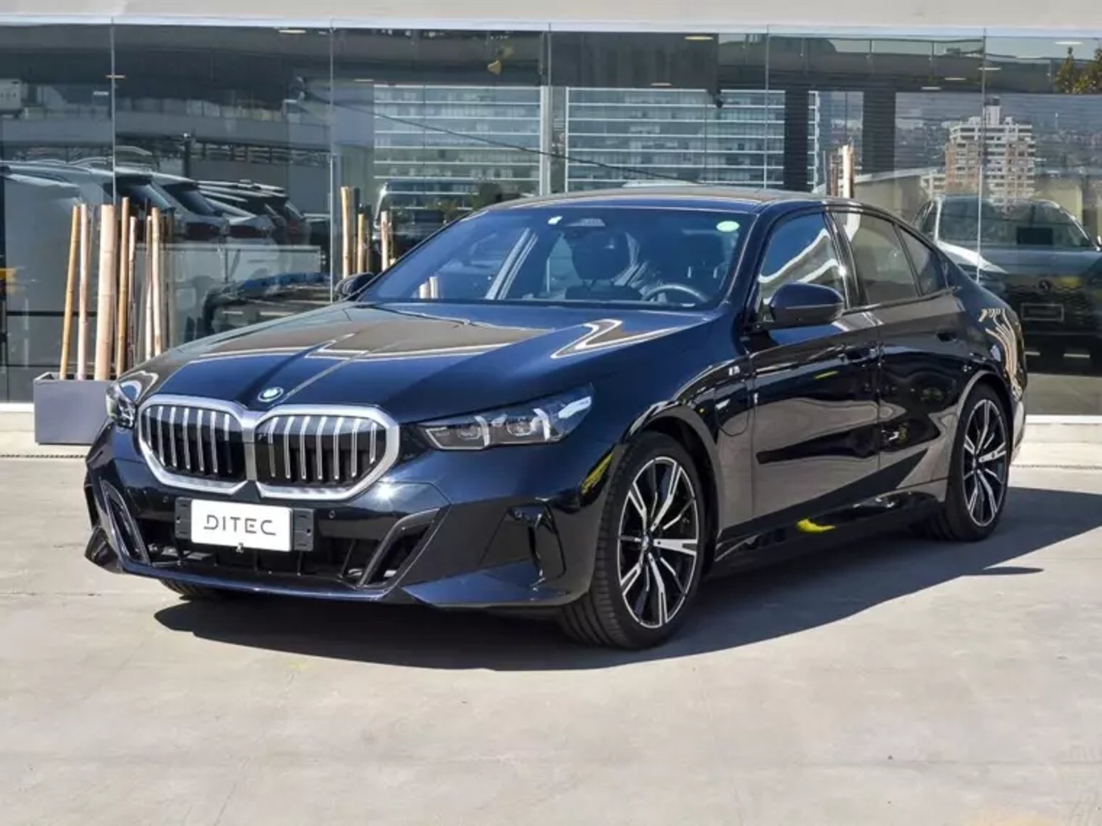BMW 530 E Berlina M Sport 2026 - Foto 2 de 15