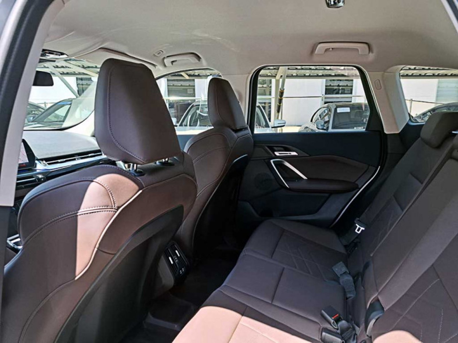 BMW Ix1 Xdrive20 Aut 2025 - Imagen 12 de 13