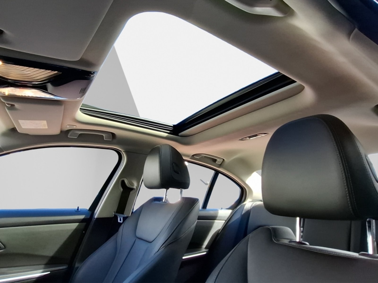 BMW 320 I Dynamic 2023 - Imagen 11 de 16