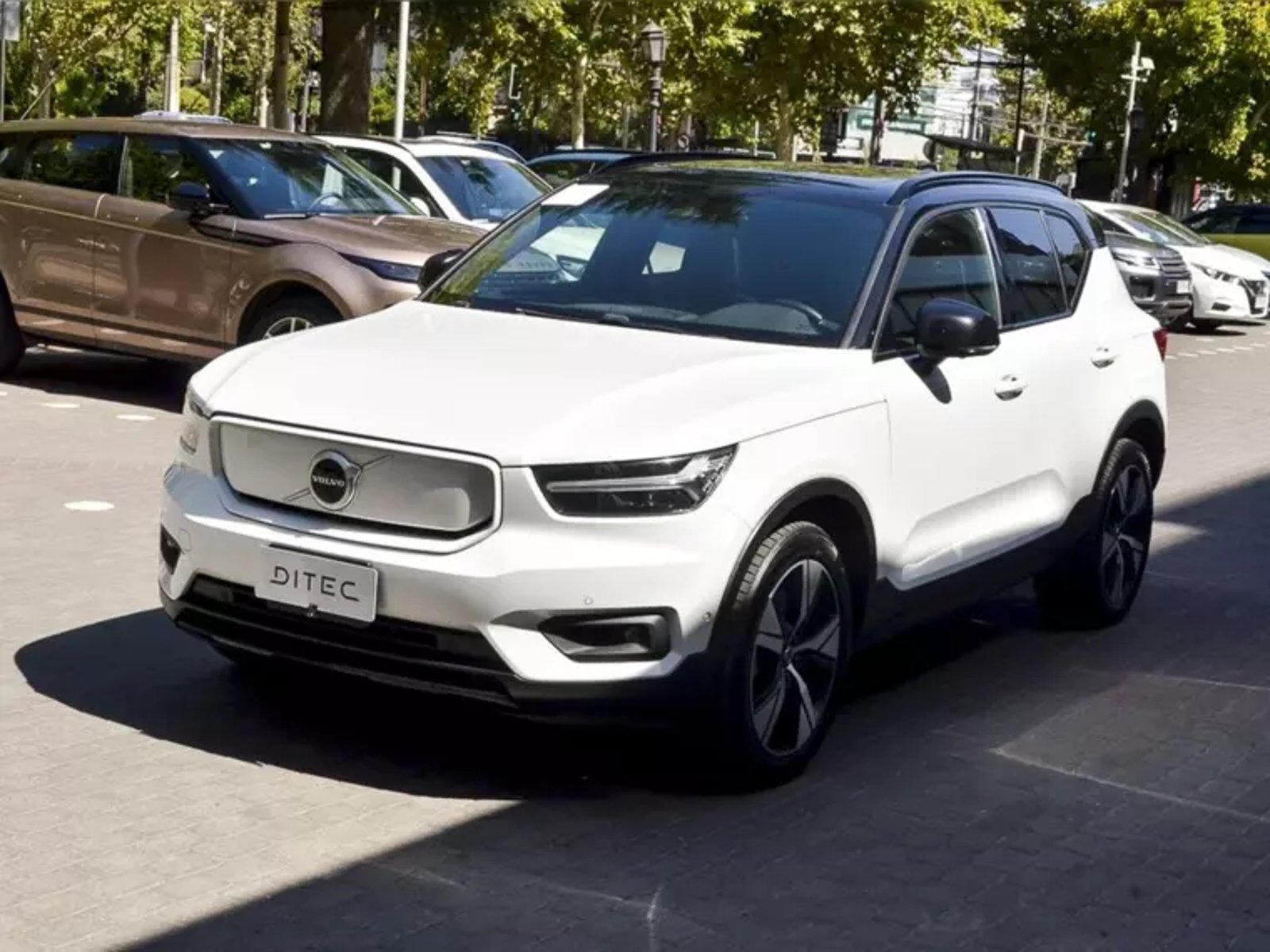 Volvo Xc40 Electrico P8 R-design Awd At 5p 2022 - Foto 2 de 10