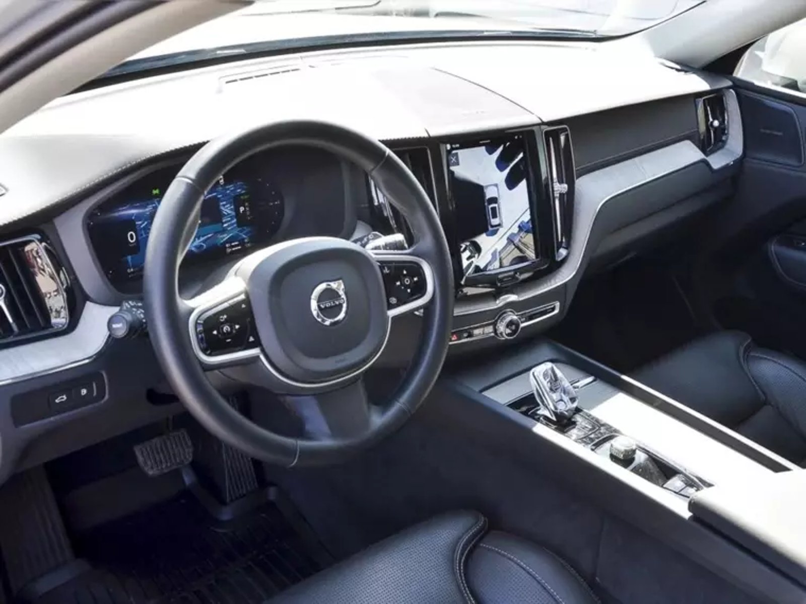 Volvo Xc60 2.0 B5 Plus At 4x4 Hibrido 2025 - Imagen 8 de 12
