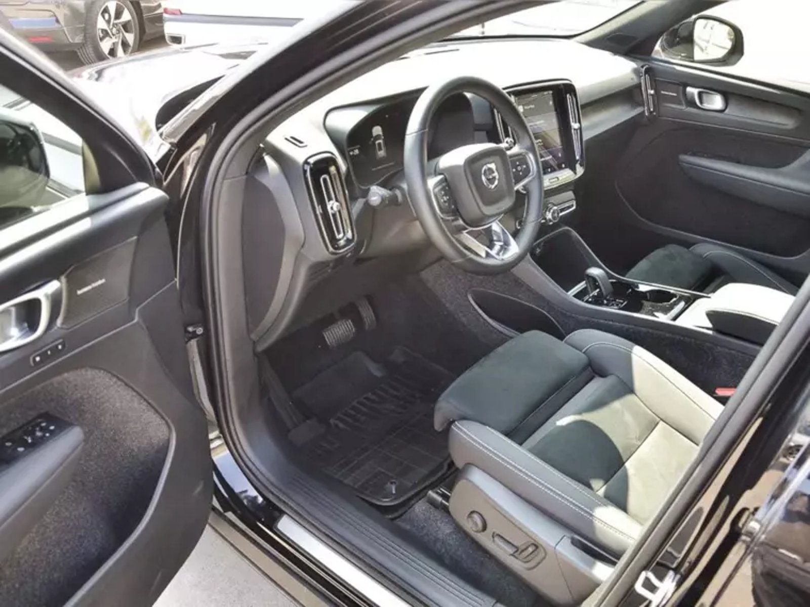 Volvo Ex40 Electrico P8 R-design Awd At 5p 2025 - Imagen 11 de 16
