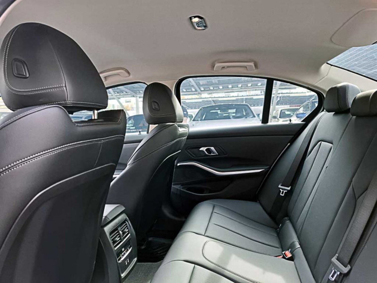 BMW 320 I 42.0 Aut 2026 - Imagen 12 de 13