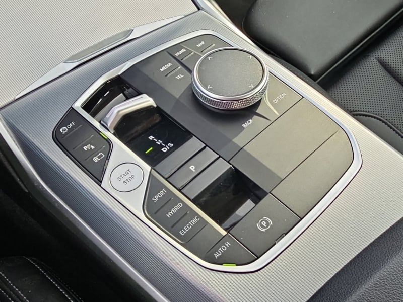 BMW 330 E Sedan 2.0 Aut 2024 - Imagen 13 de 20