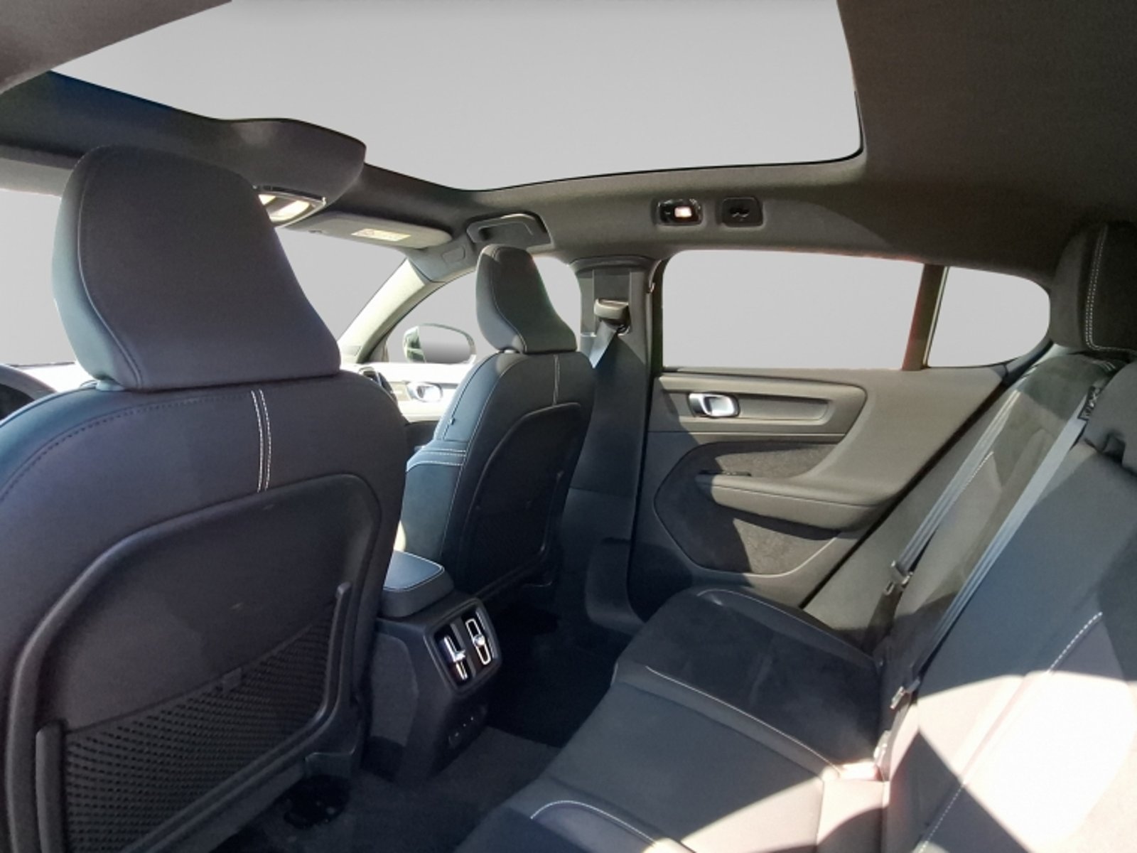 Volvo C40 P8 Recharge 2024 - Imagen 15 de 20