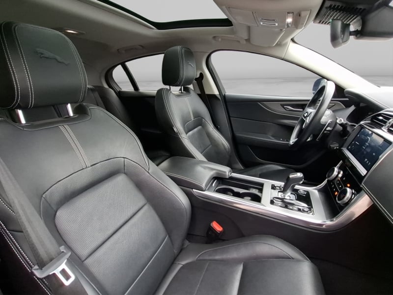 Jaguar Xe 2.0 At 2022 - Imagen 19 de 20