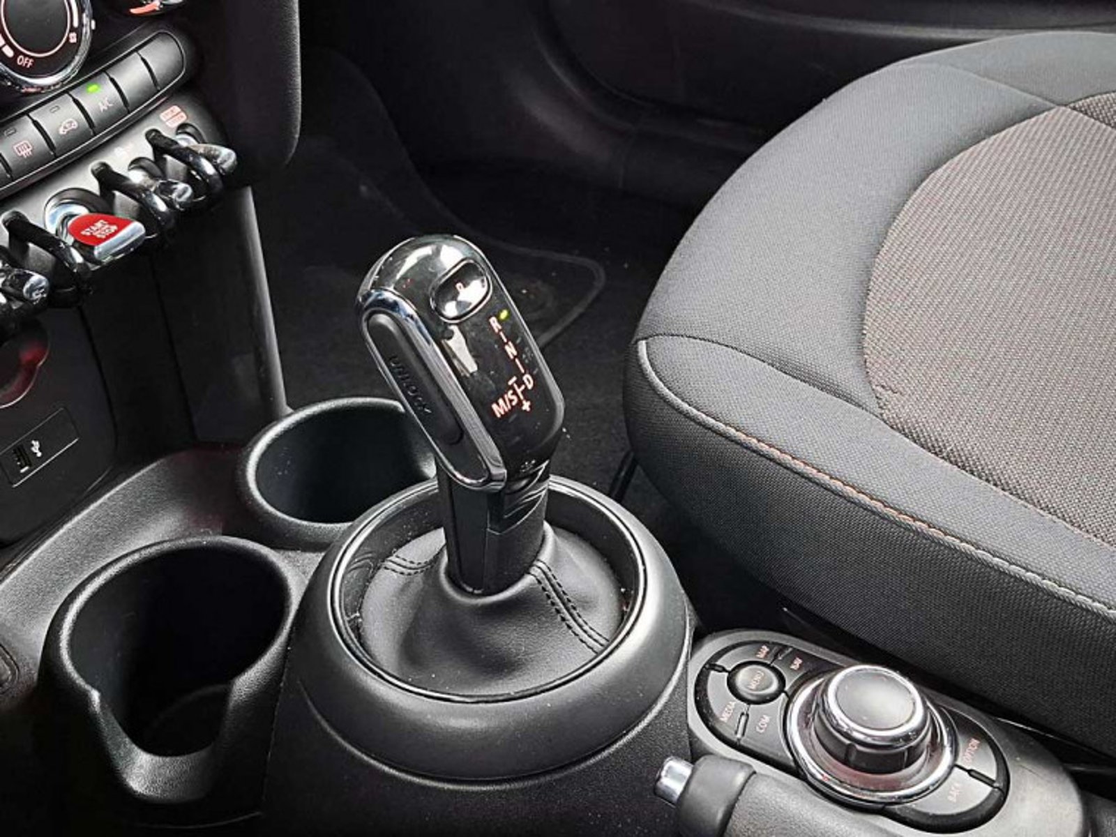 MINI Cooper Essential Hb 1.5 At 2024 - Imagen 9 de 13
