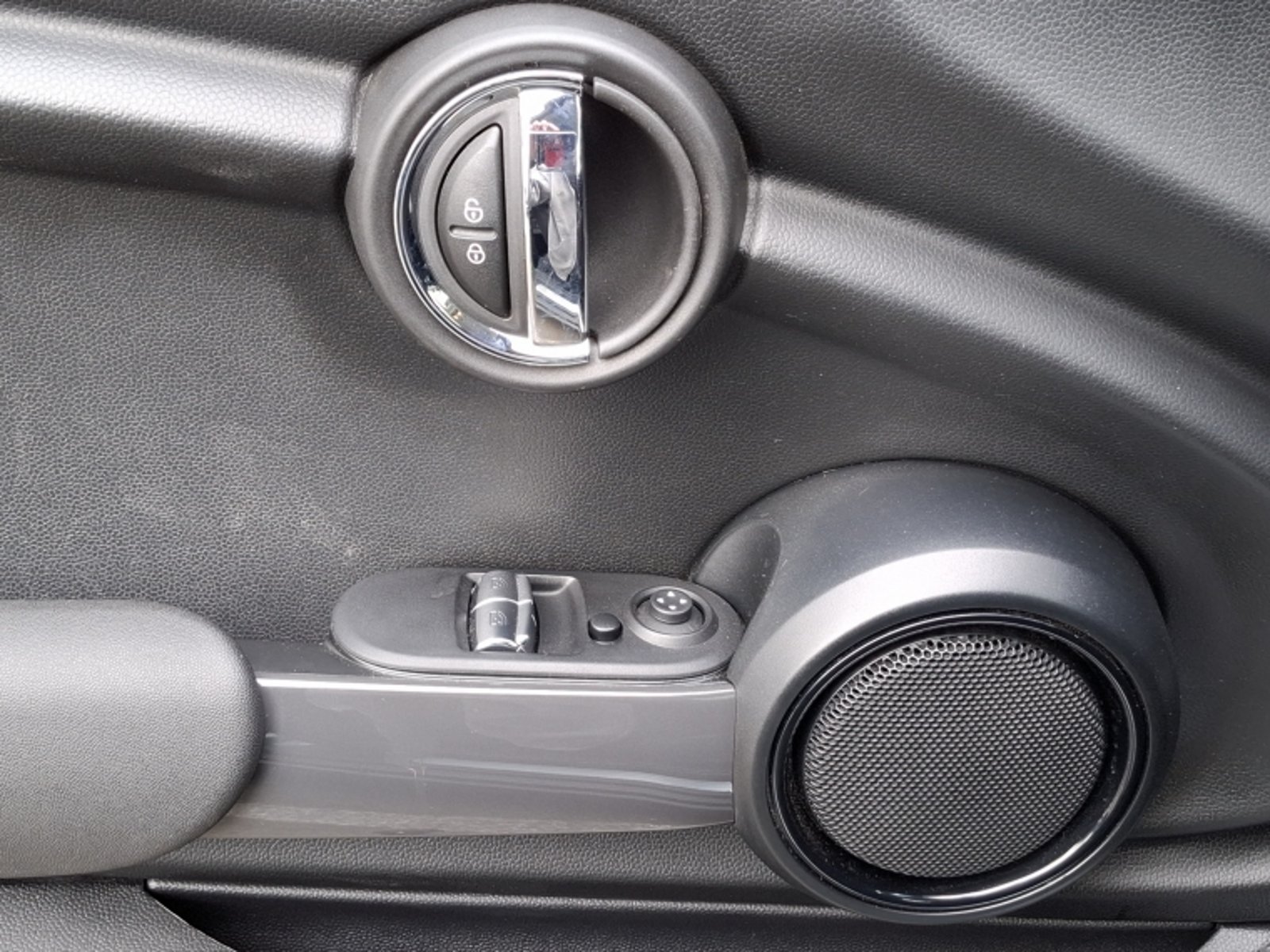Mini Cooper 1.5 3p Essential 2024 - Imagen 14 de 16