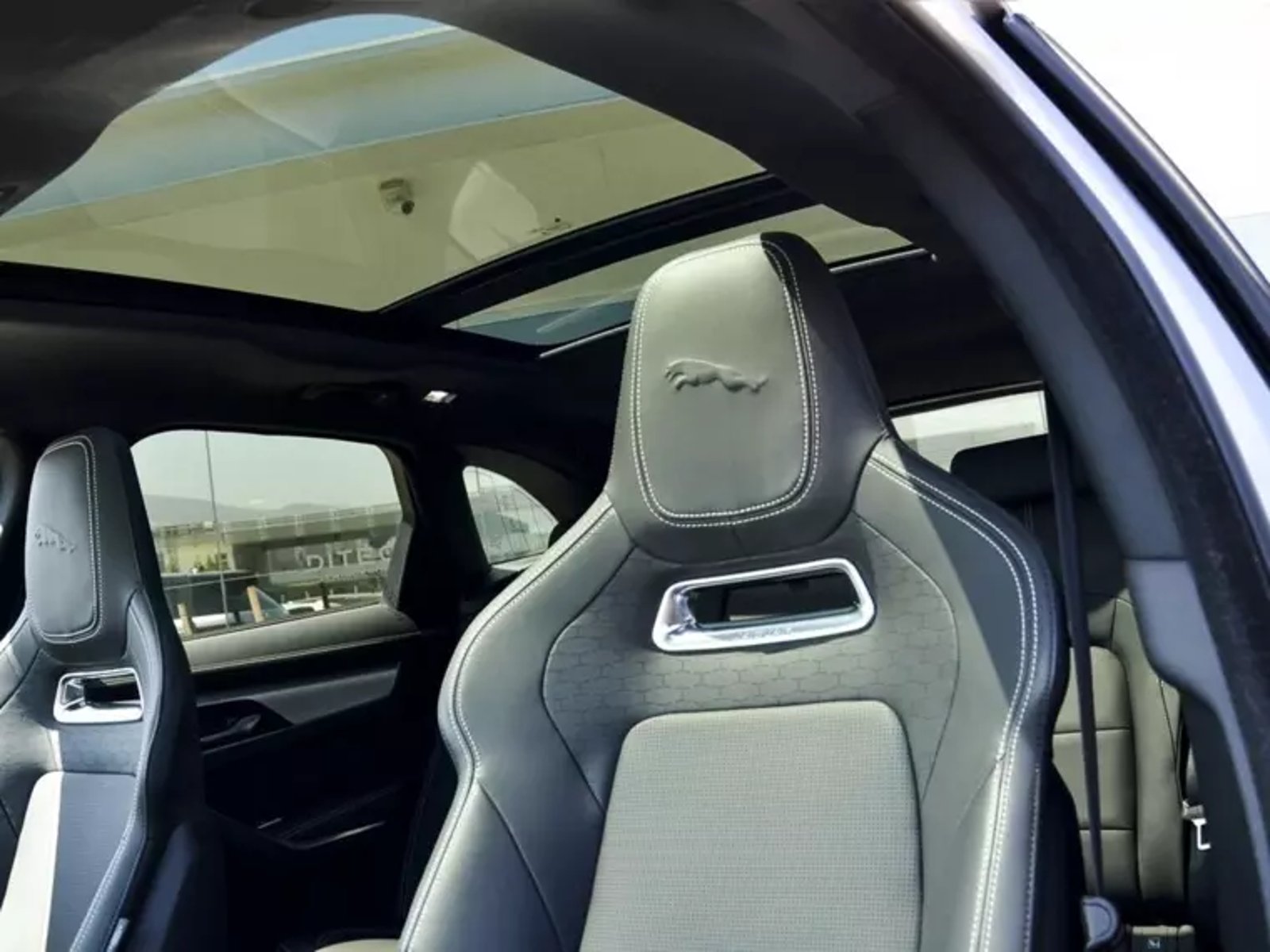 Jaguar F-pace R Dynamic 2024 - Imagen 12 de 18