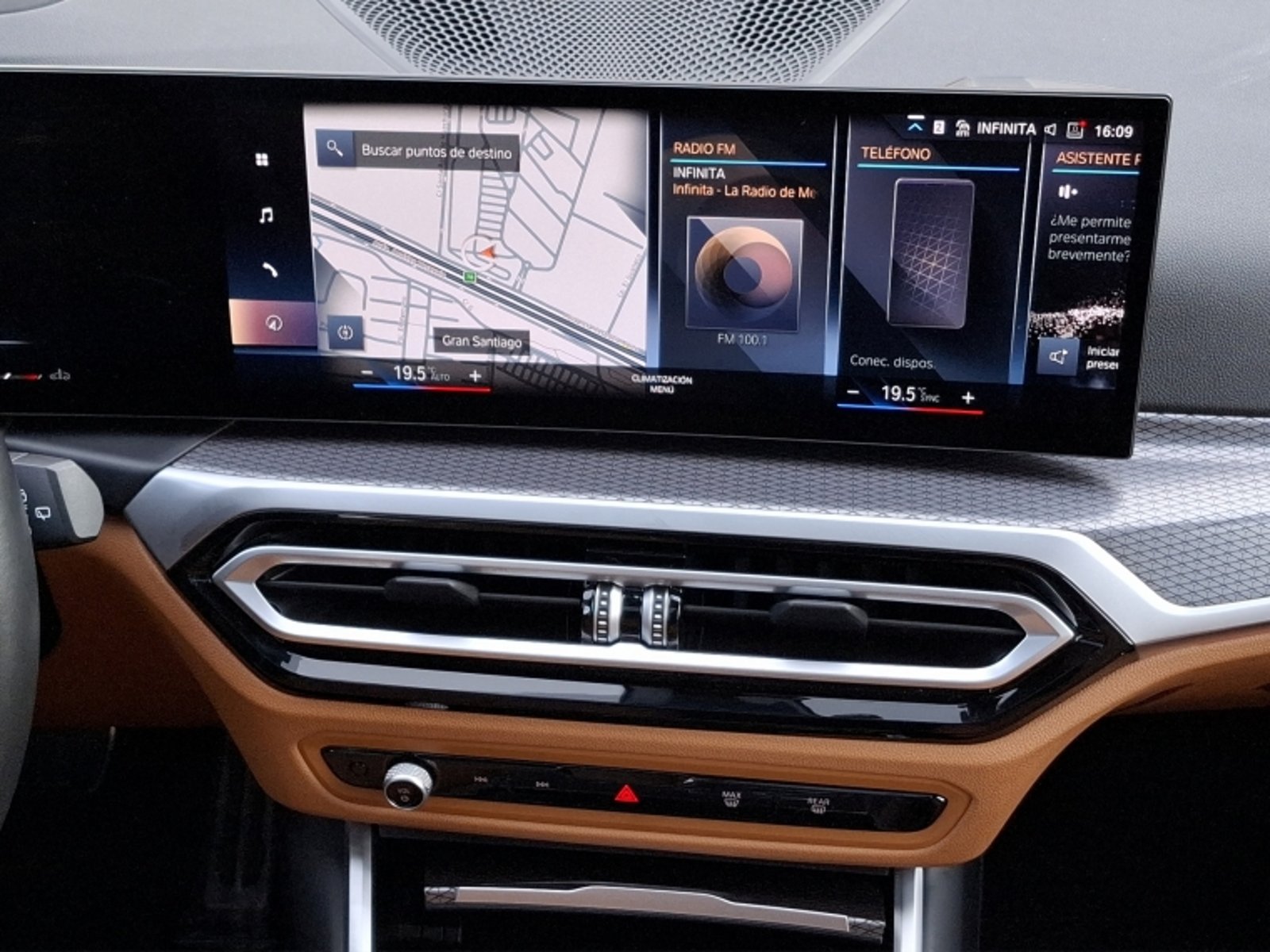 BMW 330 I Touring 2.0 Aut 2024 - Imagen 18 de 20