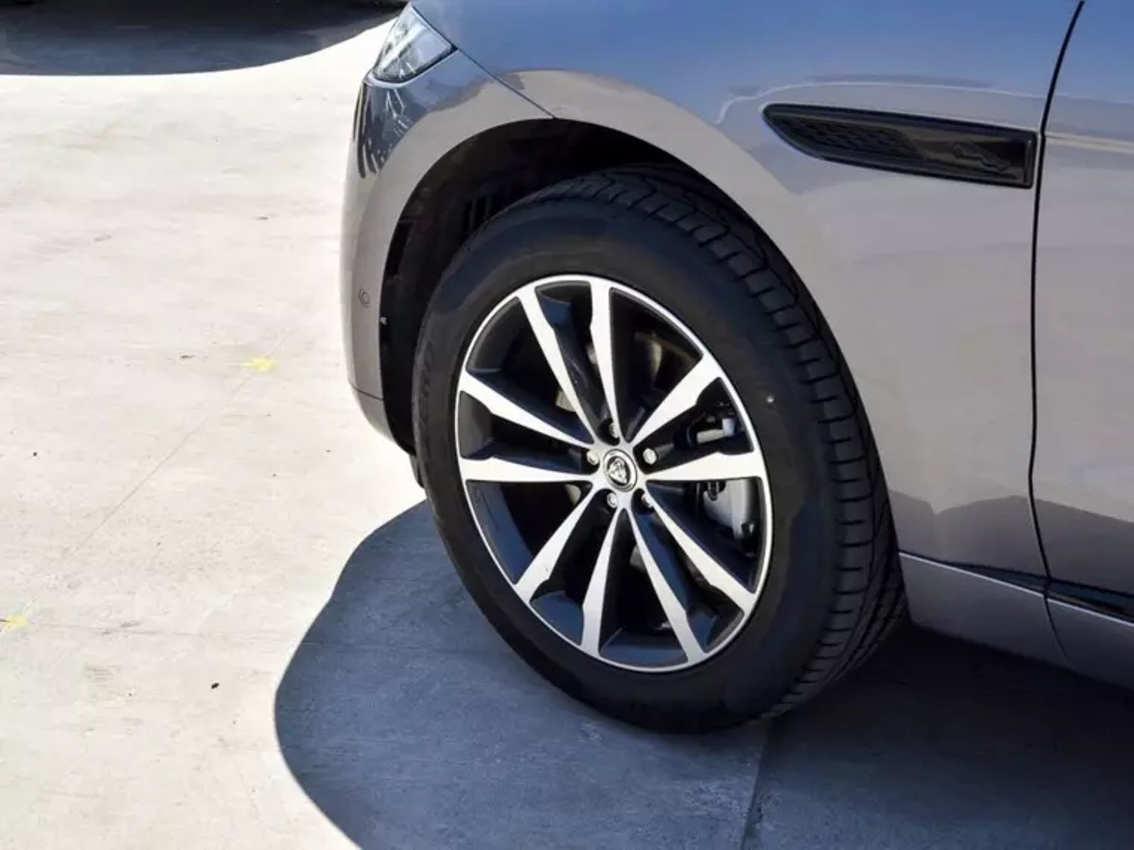 Jaguar F-pace R Dynamic 2024 - Imagen 9 de 18