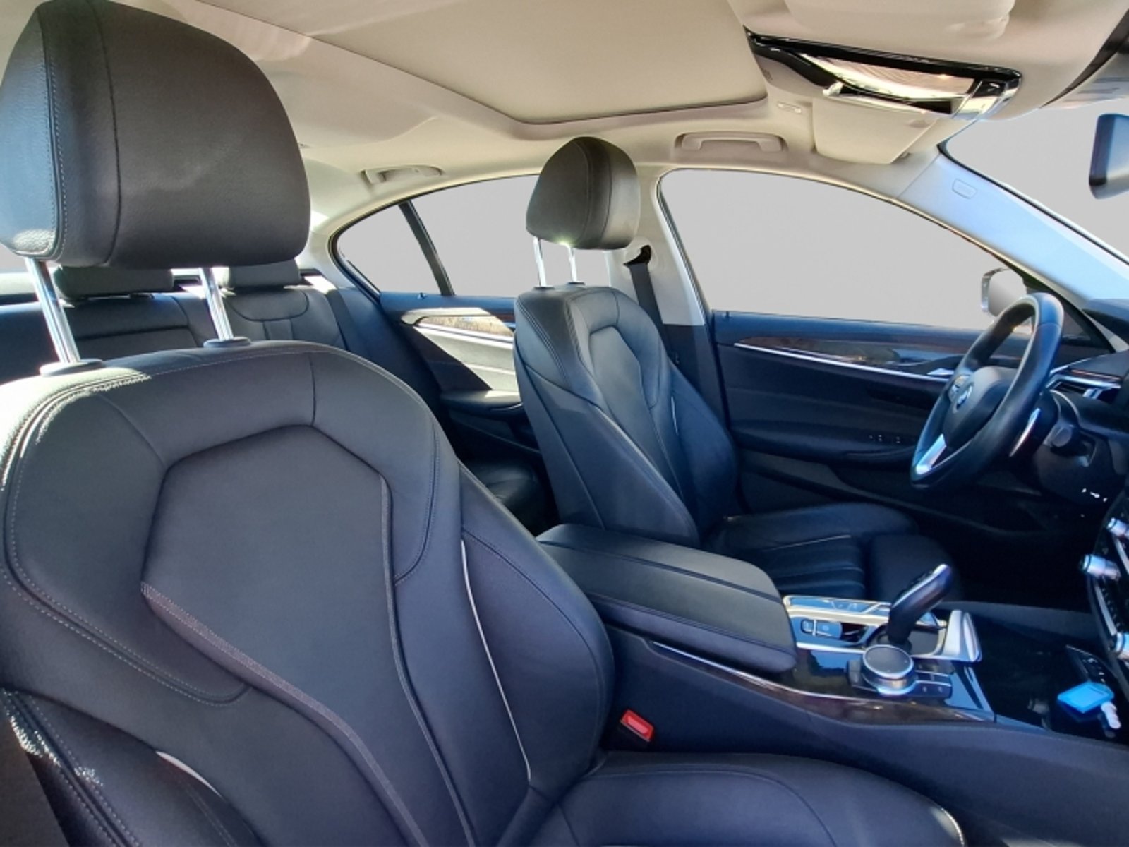 BMW 530 E Luxury 2024 - Imagen 19 de 20
