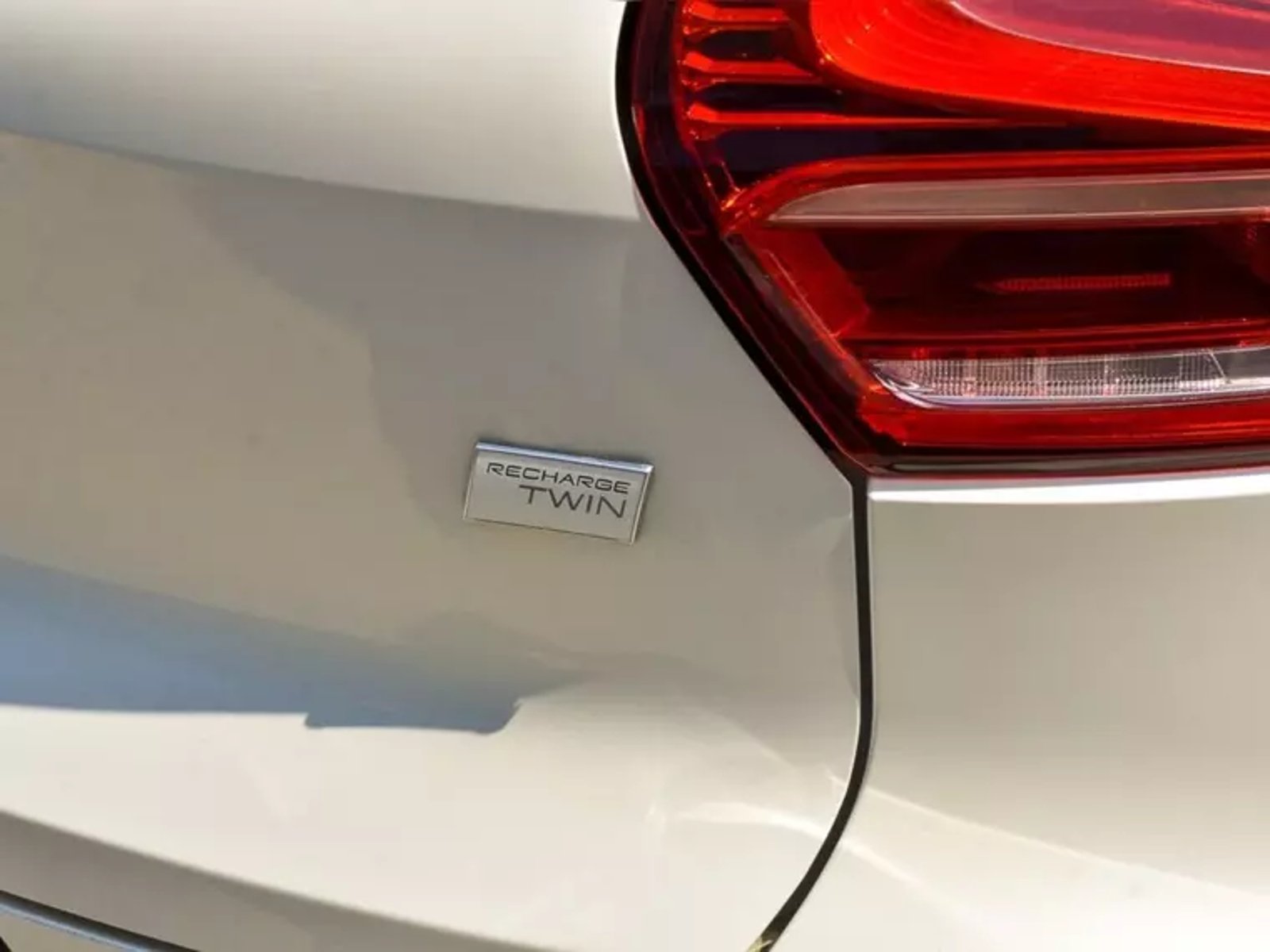 Volvo Xc40 2.0 T5 Hybrid At 4x4 Hibrido 2024 - Imagen 15 de 18