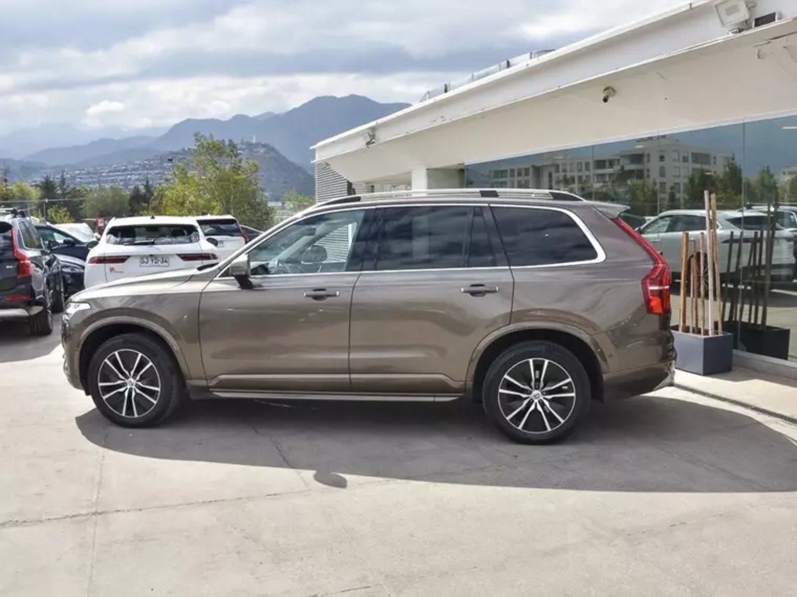 Volvo Xc90 2.0 D5 Momentum Diesel Awd At 5p 2017 - Foto 5 de 9