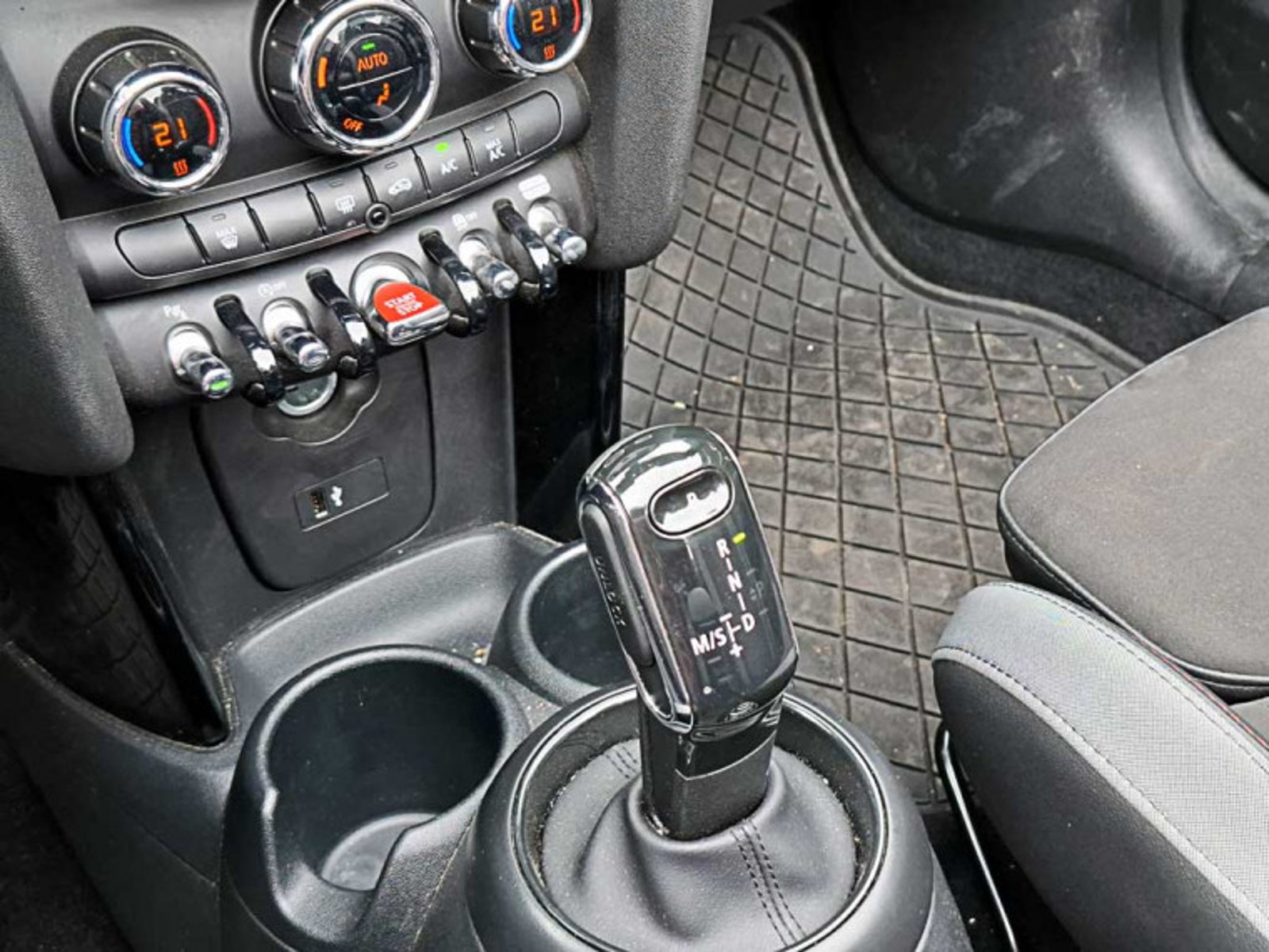 MINI Cooper John Cooper Works Cabrio 2.0 Aut 2024 - Imagen 9 de 13