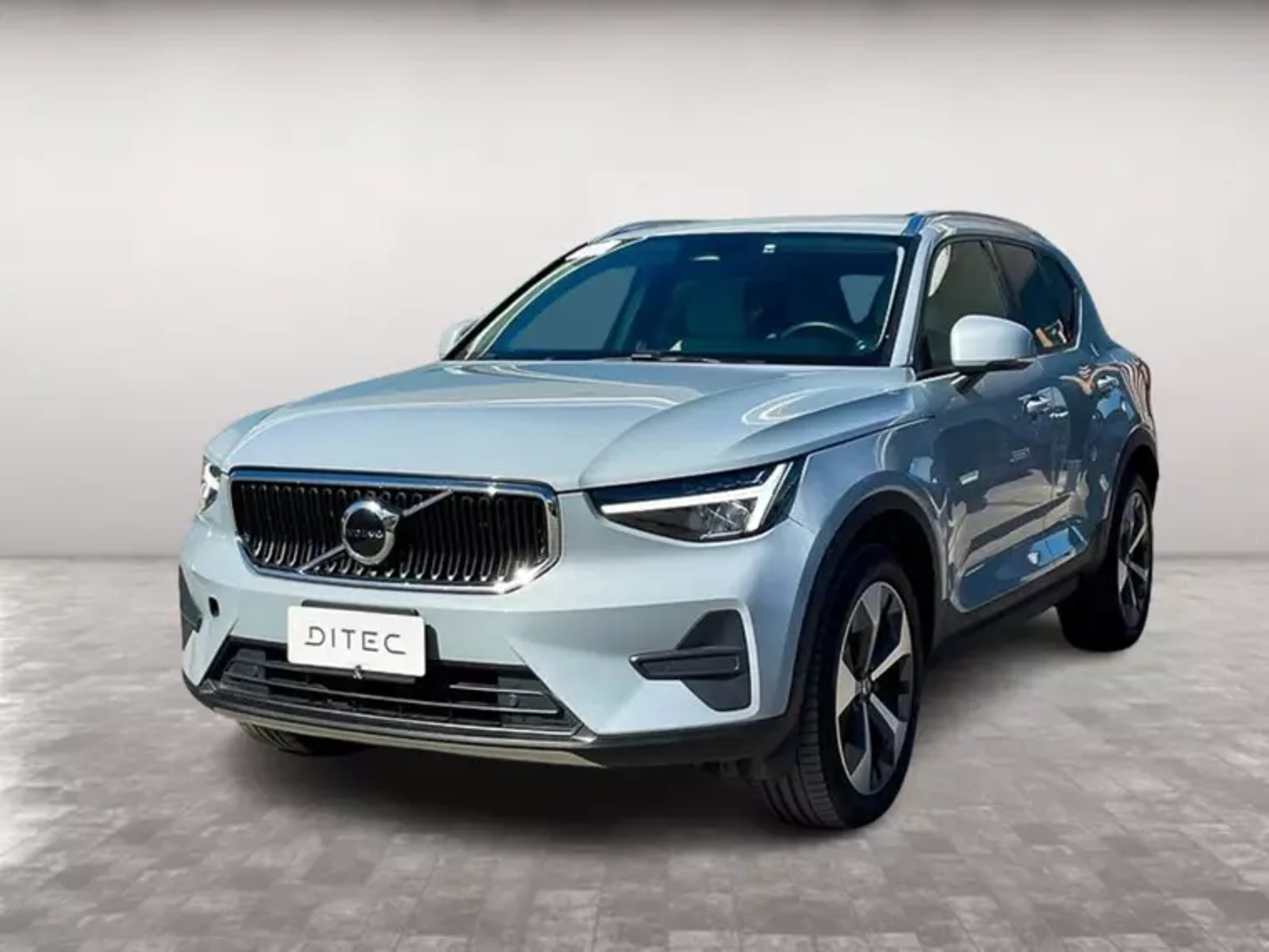 Volvo XC40 2025