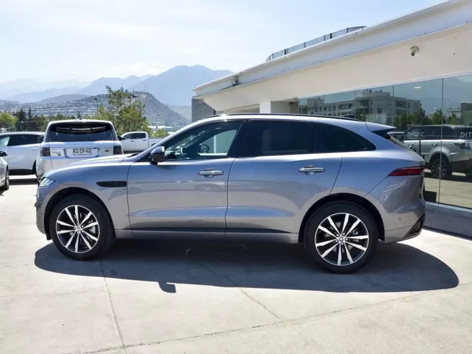 Jaguar F-pace R Dynamic 2024 - Imagen 8 de 18