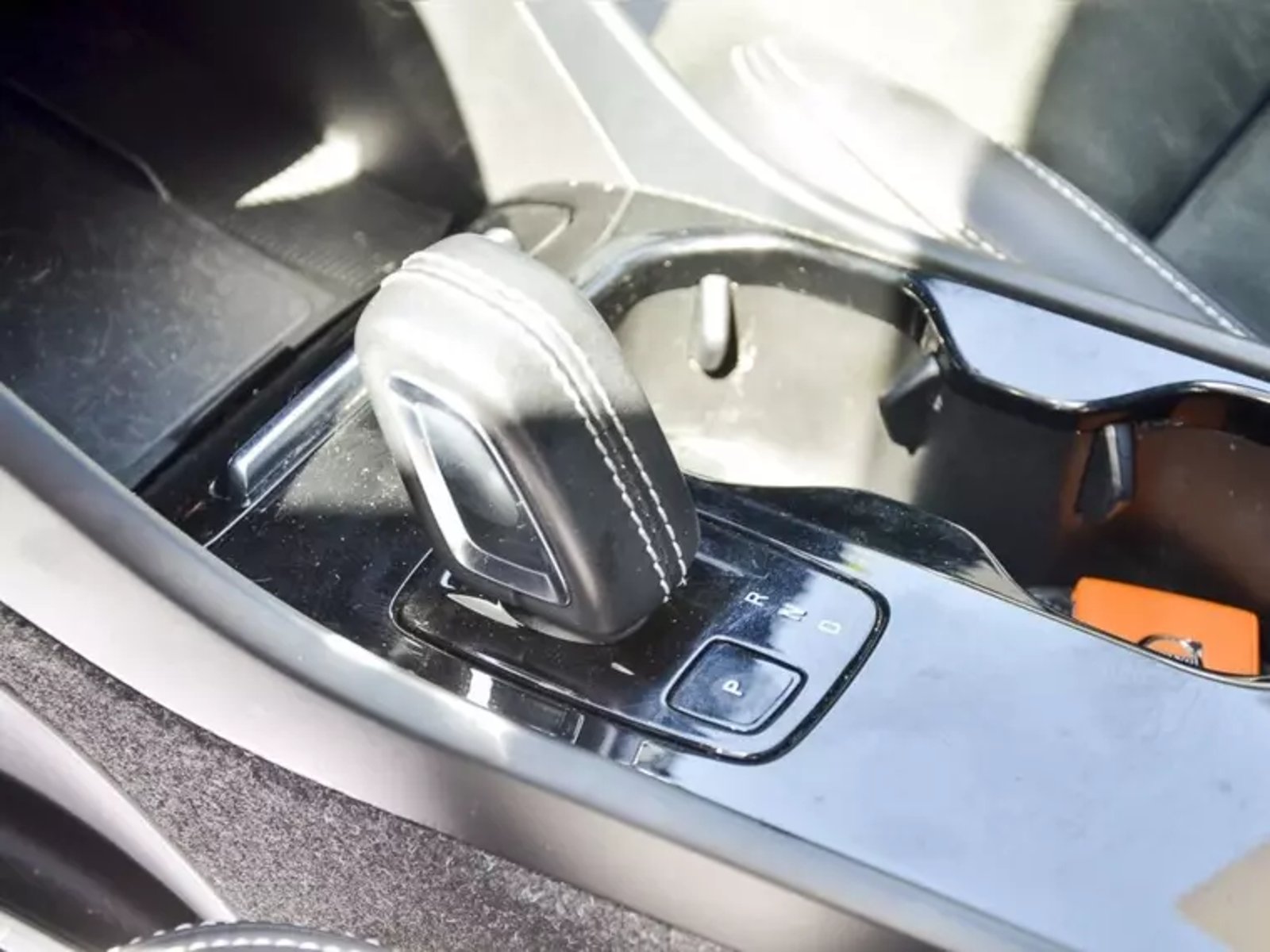 Volvo Xc40 Electrico P8 R-design Awd At 5p 2022 - Imagen 9 de 10