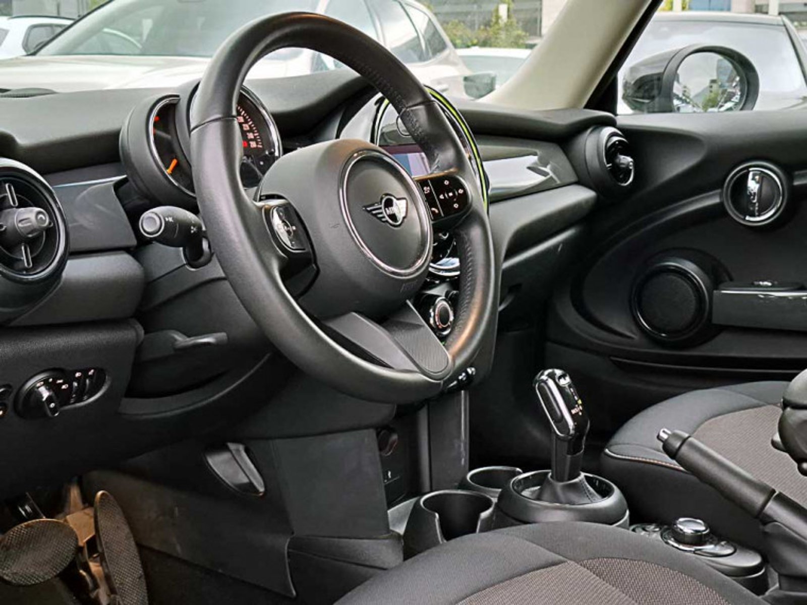 MINI Cooper Essential Hb 1.5 At 2024 - Imagen 11 de 13