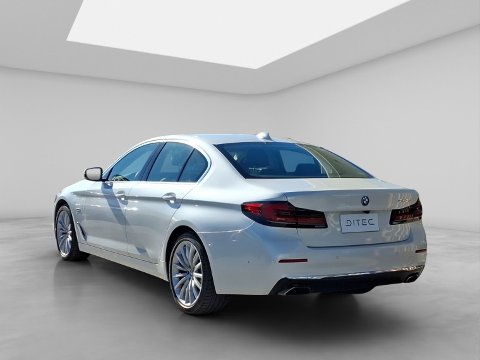 BMW 530 E Luxury 2024 - Foto 5 de 20