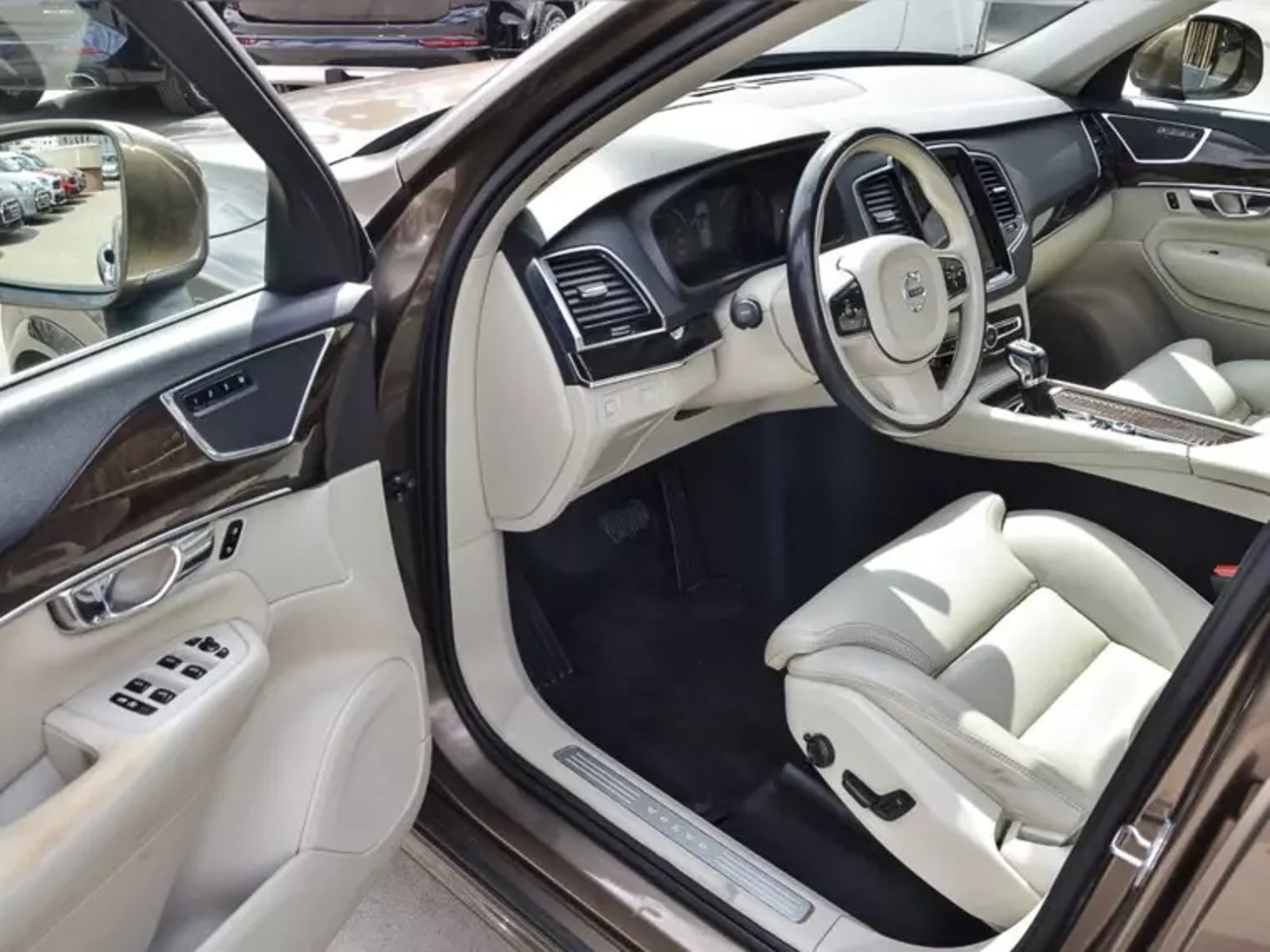 VOLVO Xc90 2.0 D5 Momentum Diesel Awd At 5p 2017 - Imagen 6 de 9