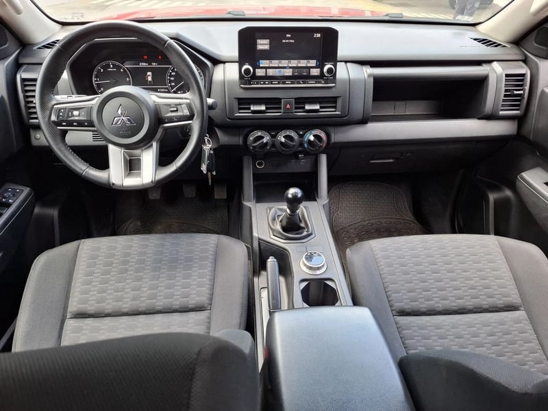 Mitsubishi L200 KATANA XRT 4X4 2.4 2024 - Imagen 14 de 20