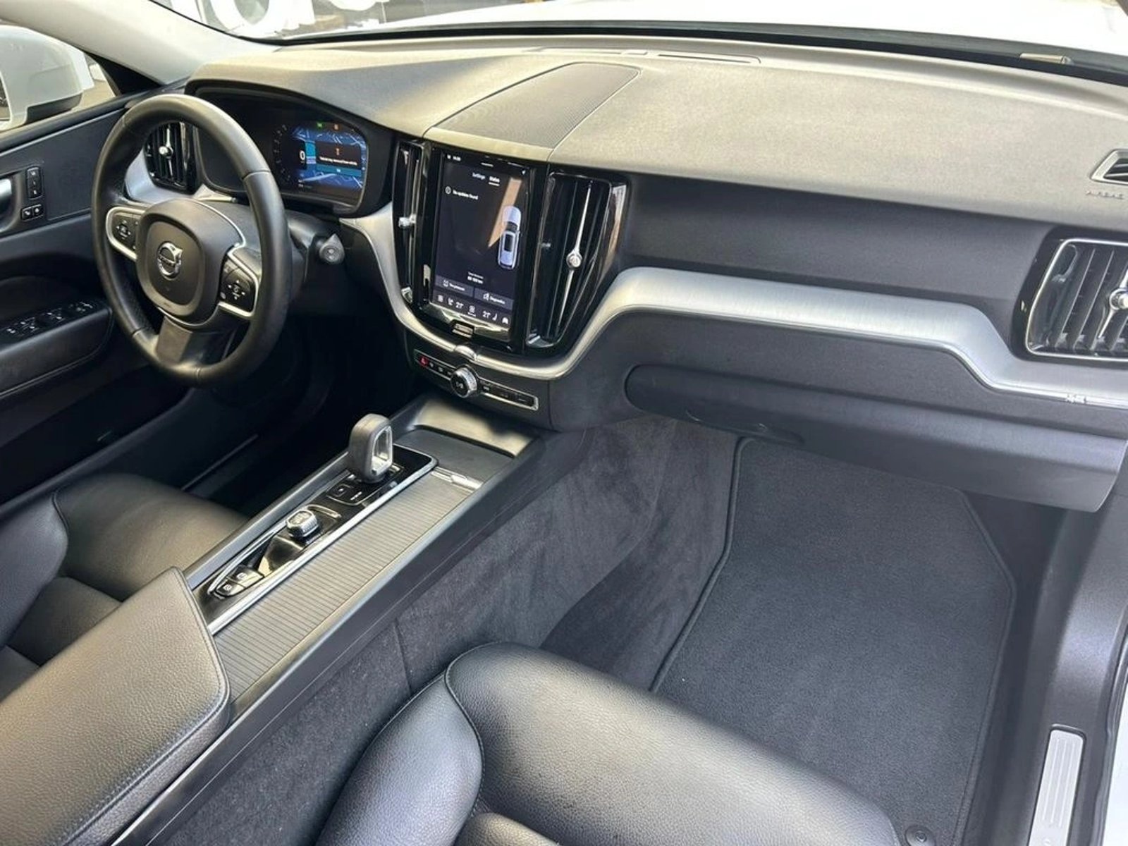 VOLVO XC60 2022 - Imagen 8 de 17