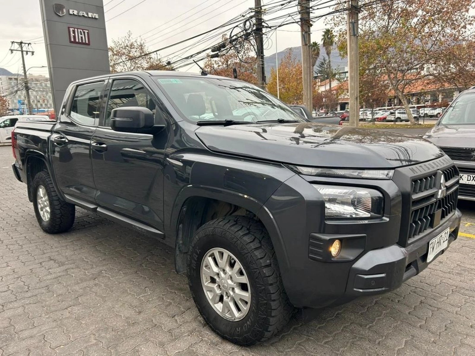 Mitsubishi L200 2.4 KATANA XRT MT 4X4 DIESEL 2025 - Imagen 4 de 17