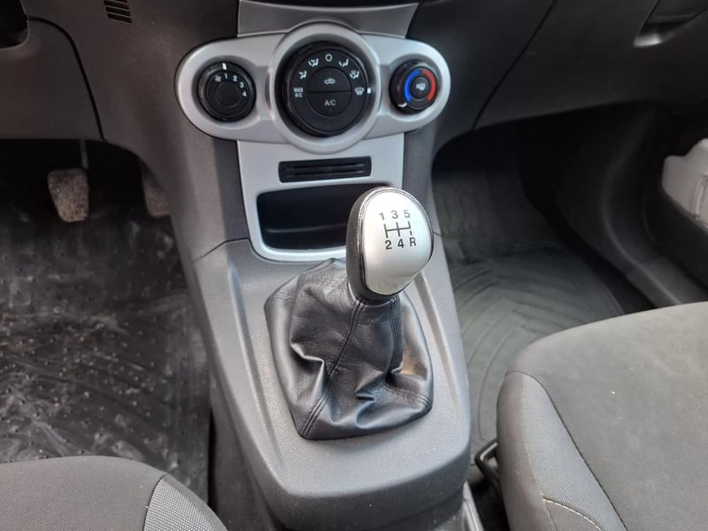 Ford FIESTA MT 1.6 2019 - Imagen 18 de 20
