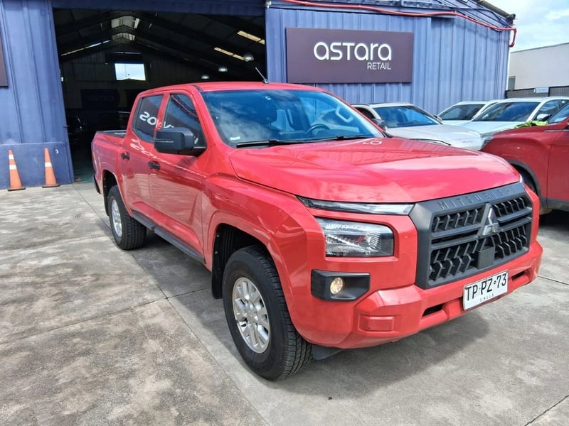 Mitsubishi L200 2.4 KATANA CRT DIESEL DOB. CAB. 4X4 MT 4P 2024 - Imagen 4 de 18