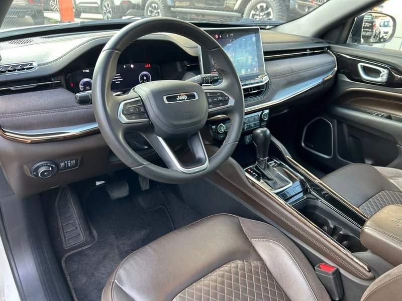 Jeep COMMANDER OVERLAND 1.3 AUT 2023 - Imagen 10 de 16
