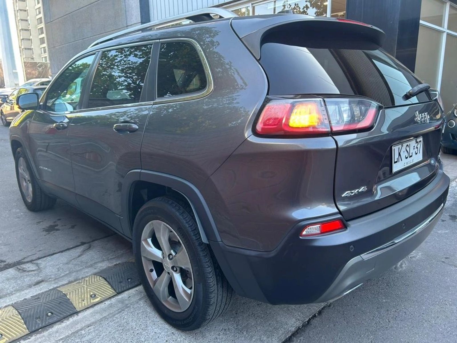 Jeep CHEROKEE 3.2 LIMITED 4X4 AT 5P 2019 - Foto 5 de 17