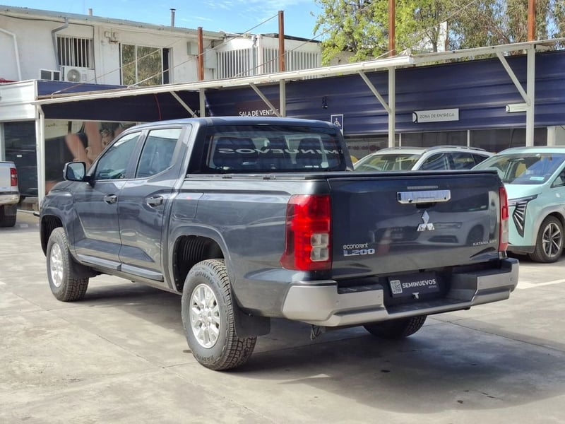 Mitsubishi L200 KATANA XRT 4X4 2.4 2024 - Imagen 8 de 20