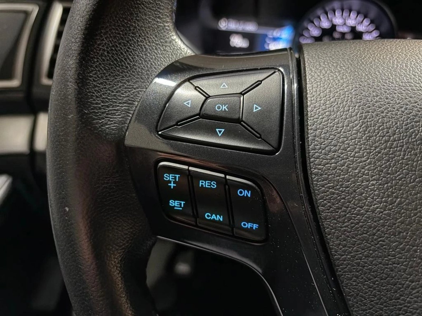 Ford EXPLORER 3.5 XLT 4X2 3 CORRIDAS AT 5P 2017 - Imagen 16 de 20