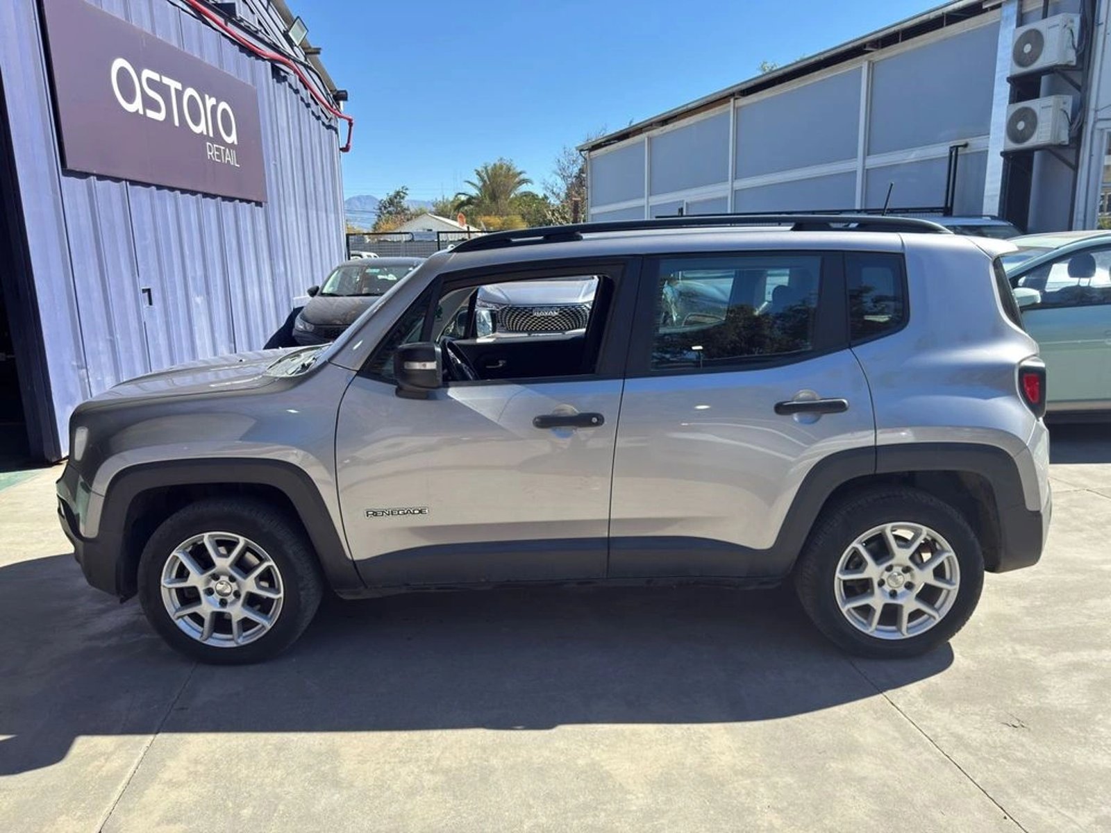 JEEP RENEGADE 2023 - Imagen 9 de 20