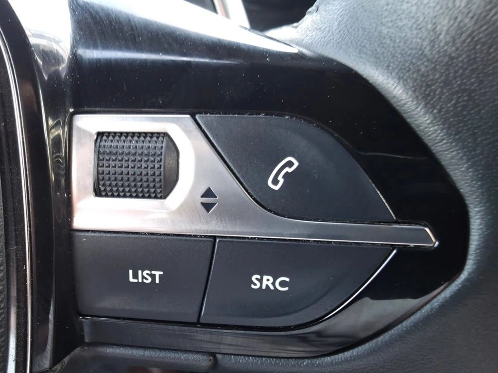 PEUGEOT 2008 2024 - Imagen 18 de 20
