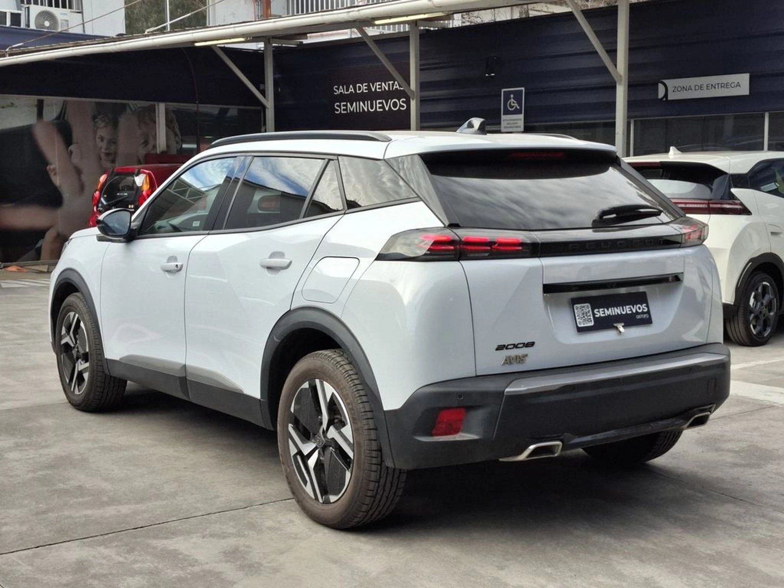 PEUGEOT 2008 1.2 ALLURE PACK PURETECH 130 4X2 AT 5P 2024 - Imagen 9 de 20