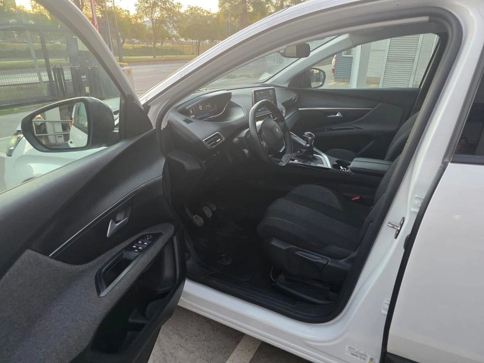 PEUGEOT 3008 2022 - Imagen 11 de 20