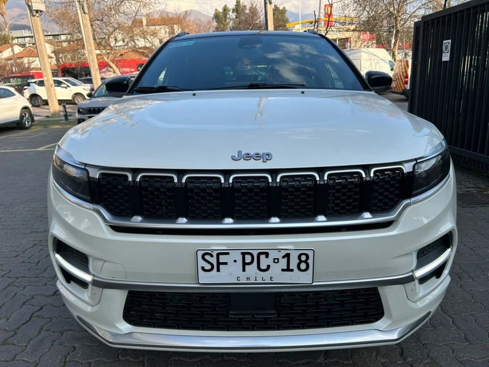 Jeep COMMANDER OVERLAND 1.3 AUT 2023 - Foto 2 de 16