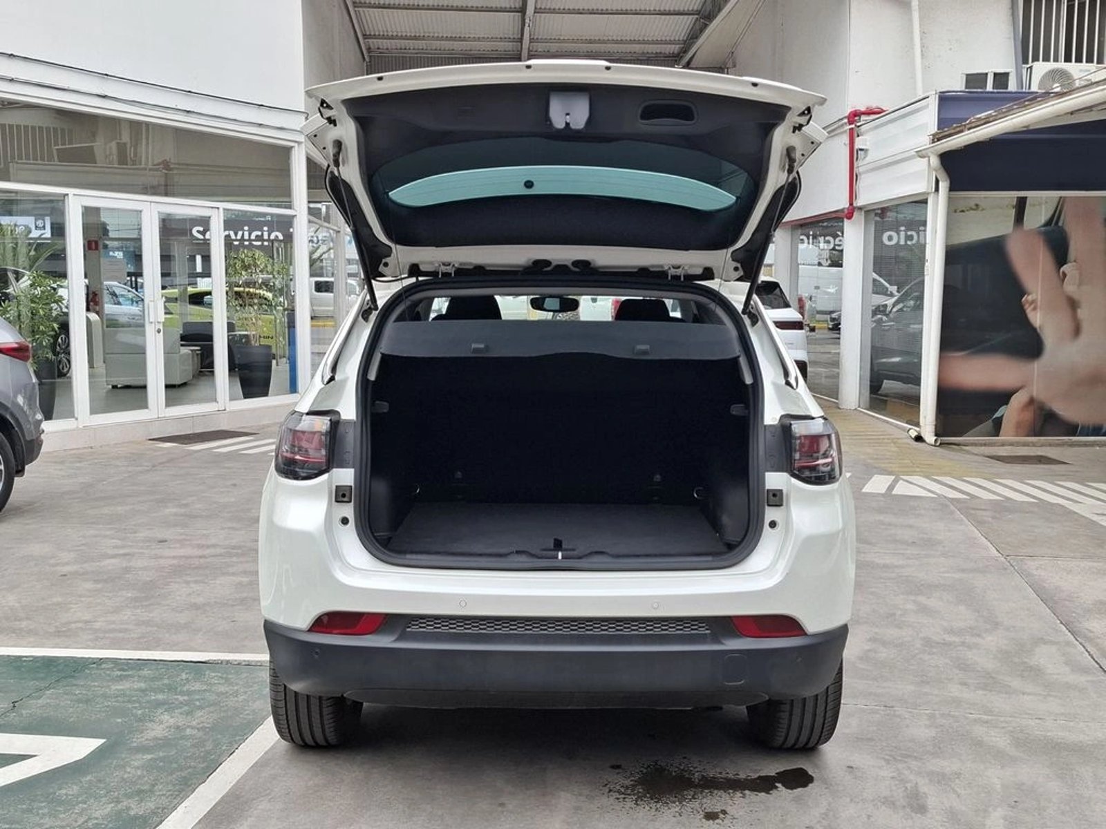 JEEP COMPASS 1.3 LONGITUDE 4X2 AT 5P 2024 - Imagen 11 de 20