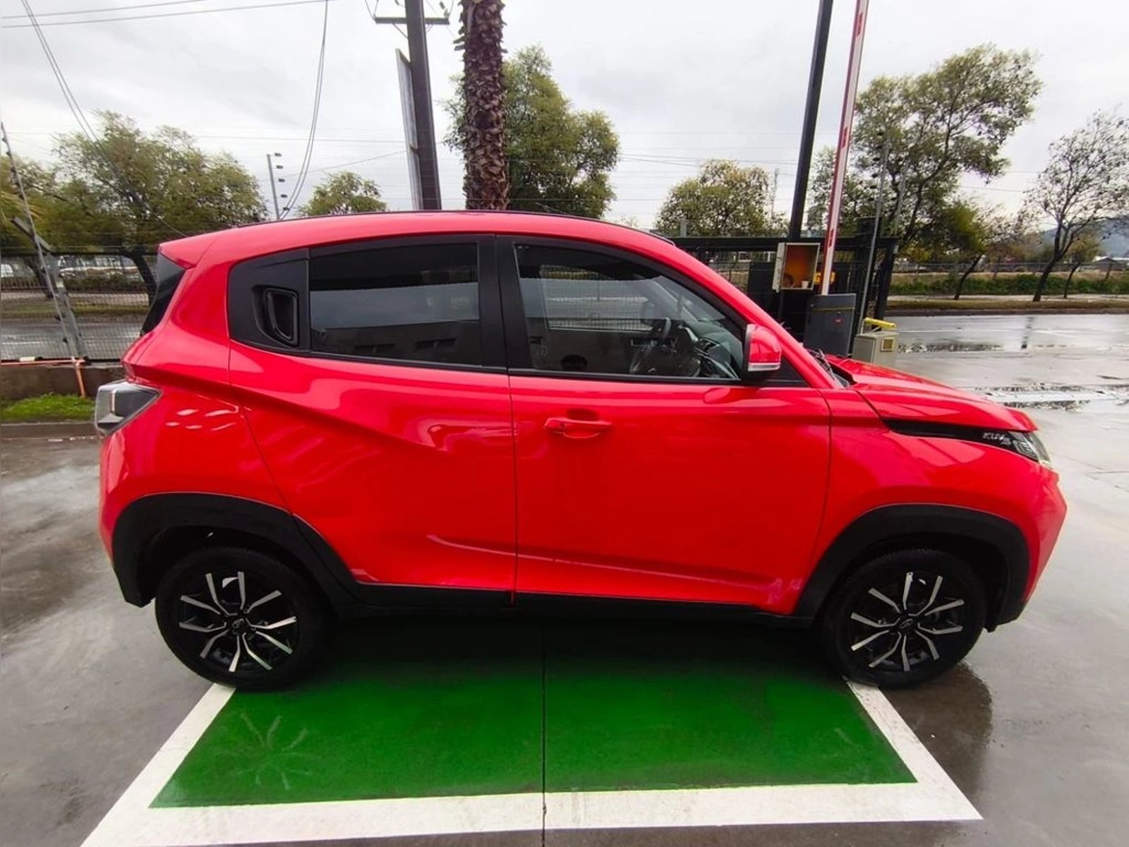 Mahindra KUV100 1.2 DELUXE MT 2021 - Foto 4 de 20